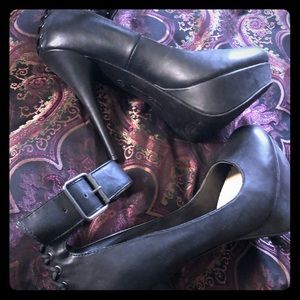 Black ankle strap stiletto- Gently worn